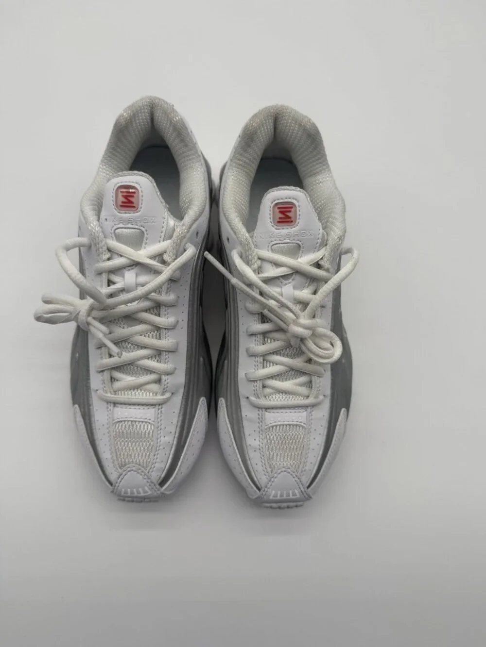 New Nike Shox R4 Shoes Women's Size 6 White Silver Running AR3565 101 Sneakers
